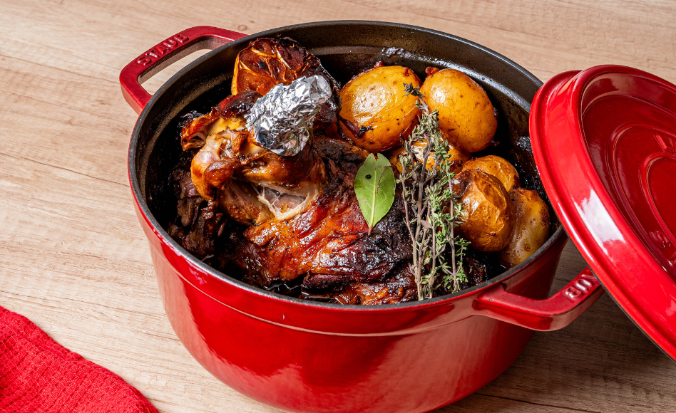 04/05 Epaule d'agneau confite au mélange miel, moutarde, ail et pomme de terre, carotte